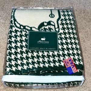 NIB Masters 2020 Luxury Knit blanket